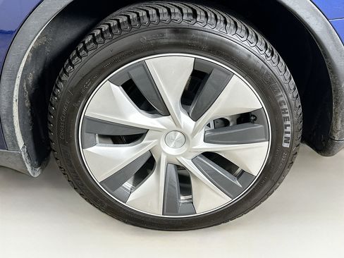 Used 2023 Tesla Model Y Long Range AWD/4WD image 11
