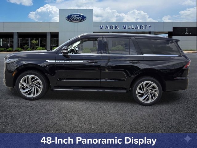 New 2027 Lincoln Navigator Premiere RWD image 2