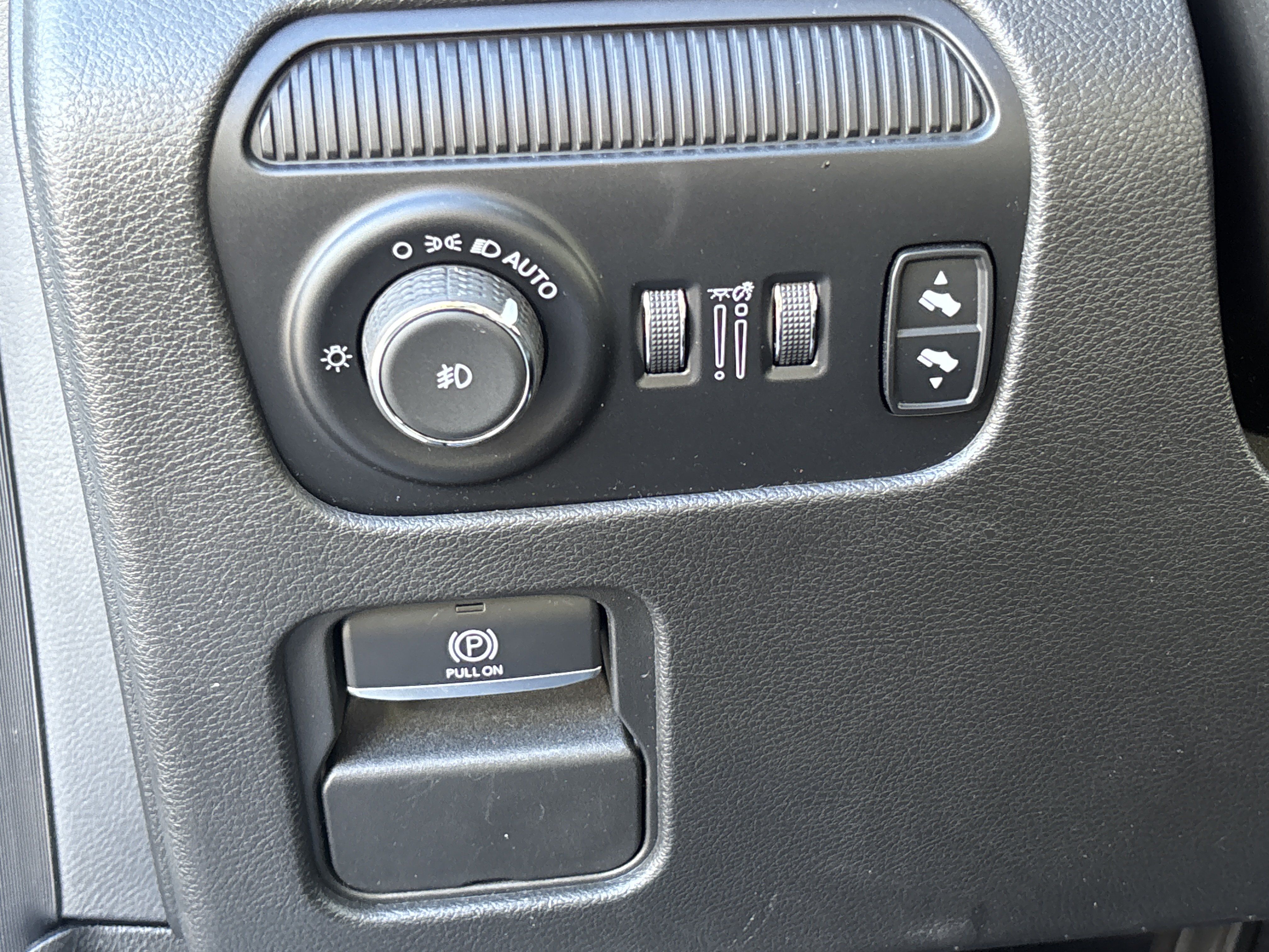Used 2022 Jeep Wagoneer Series III AWD/4WD image 39