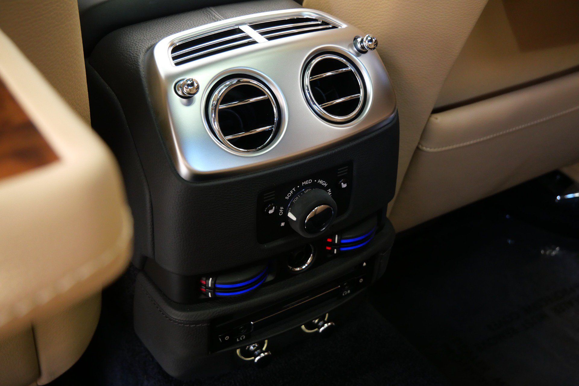 Used 2013 Rolls-Royce Ghost RWD image 35