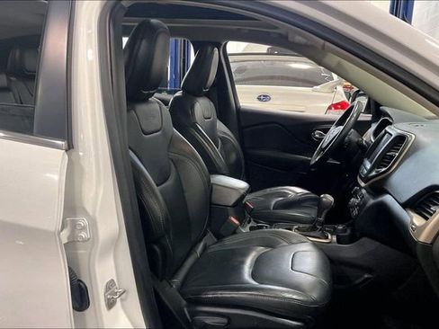 Used 2016 Jeep Cherokee Limited image 7