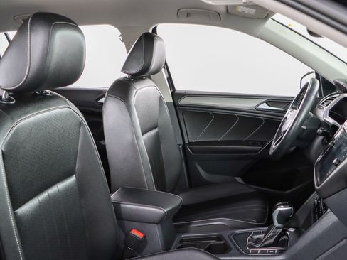 Used 2023 Volkswagen Tiguan SE FWD image 27