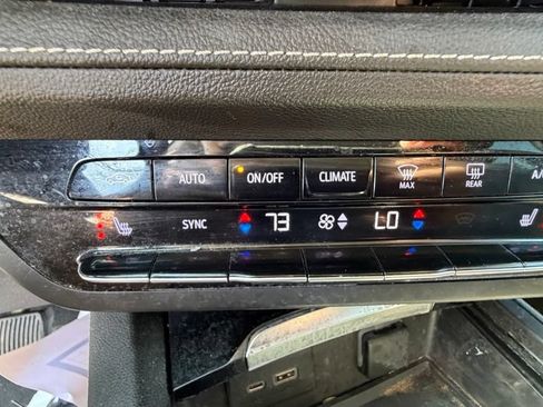 Used 2022 Buick Envision Essence w/ Safety Package FWD image 19