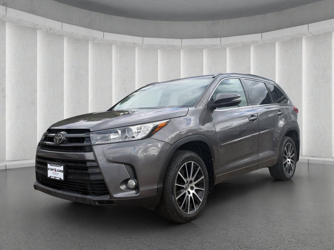 Used 2018 Toyota Highlander SE AWD/4WD image 1