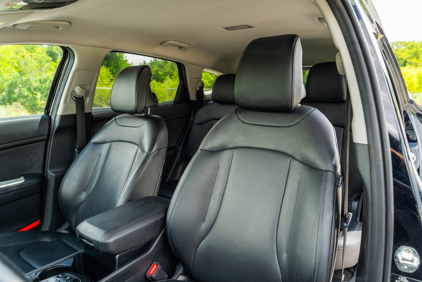 Used 2025 Kia Sportage EX FWD image 18