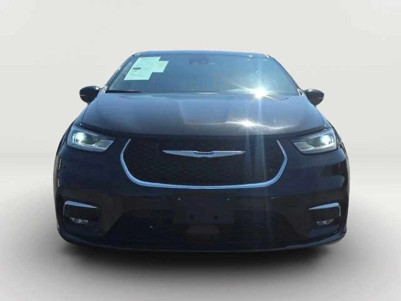 Used 2023 Chrysler Pacifica Touring-L FWD image 4