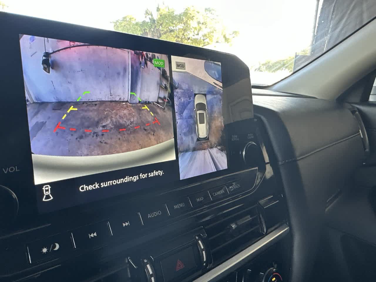 Used 2025 Nissan Pathfinder SL AWD/4WD image 19