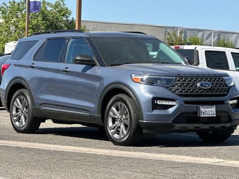 Certified 2021 Ford Explorer XLT w/ Equipment Group 202A AWD/4WD image 10