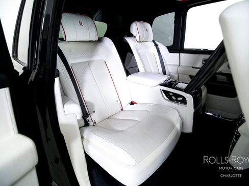 Used 2021 Rolls-Royce Cullinan Black Badge AWD/4WD image 31