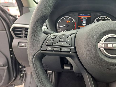 Used 2025 Nissan Altima 2.5 S image 18