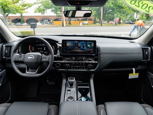 New 2026 Nissan Pathfinder SL AWD/4WD image 10