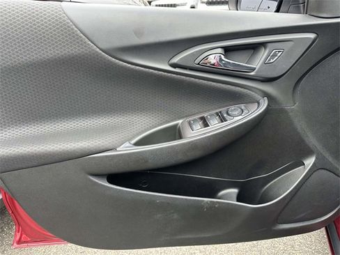 Used 2018 Chevrolet Malibu LT image 16