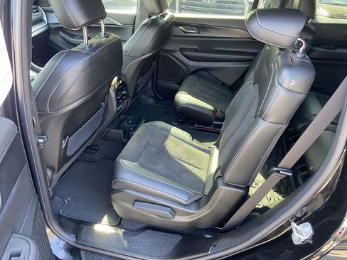 Used 2024 Jeep Grand Cherokee L Altitude image 20