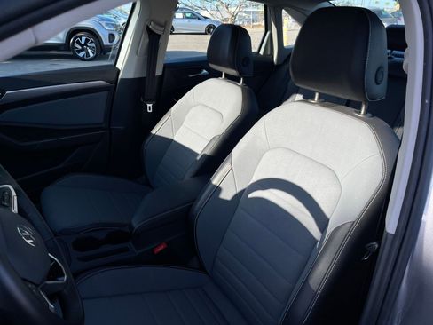 Used 2025 Volkswagen Jetta SE image 27