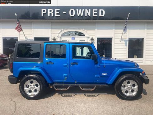 Used 2014 Jeep Wrangler Unlimited Sahara w/ Connectivity Group AWD/4WD image 4