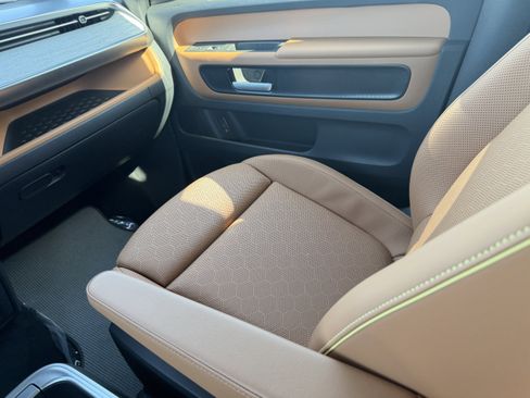 New 2025 Volkswagen ID. Buzz Pro S image 16