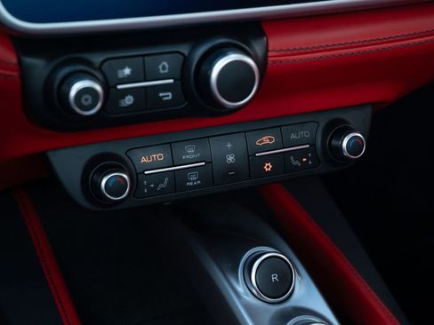 Used 2019 Ferrari Portofino image 48