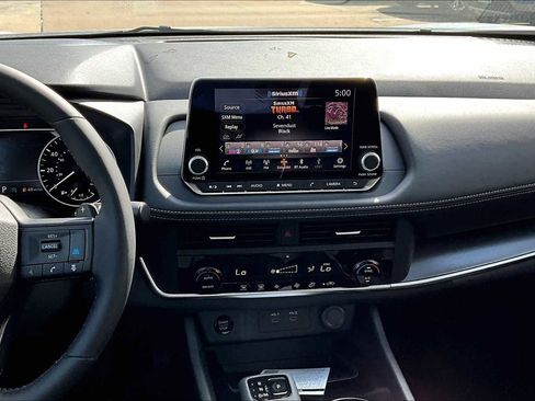 Certified 2025 Nissan Rogue SV FWD image 6