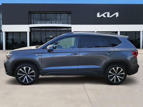Used 2024 Volkswagen Taos SE FWD image 4