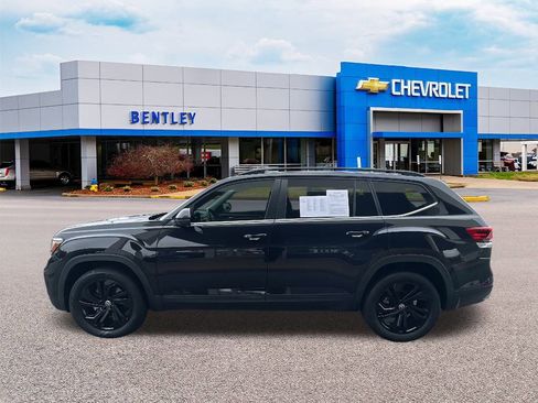 Used 2022 Volkswagen Atlas SE image 2