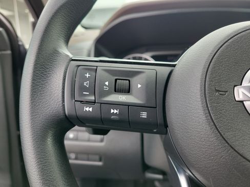 Used 2023 Nissan Rogue SV AWD/4WD image 19
