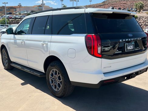 Used 2025 Ford Expedition Active AWD/4WD image 3