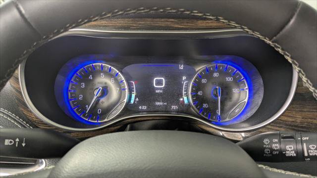 Used 2023 Chrysler Pacifica Limited FWD image 28