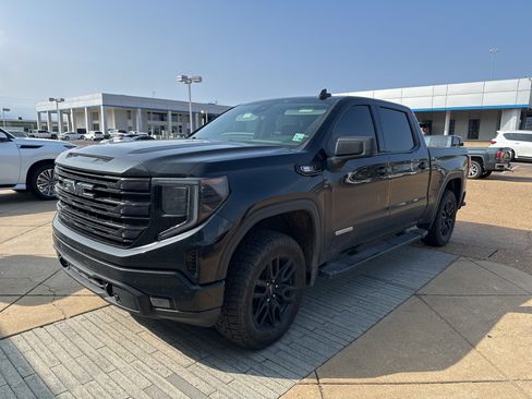 Used 2023 GMC Sierra 1500 Elevation w/ LPO, Elevation Black Package image 5