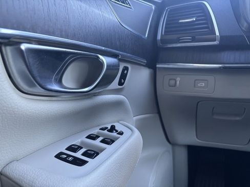 Used 2020 Volvo XC90 T6 Momentum w/ Protection Package Premier image 15