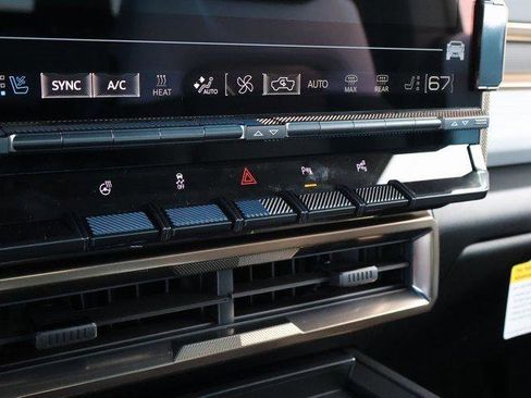 New 2025 GMC Hummer EV 2X w/ LPO, Dark Essentials Package image 33