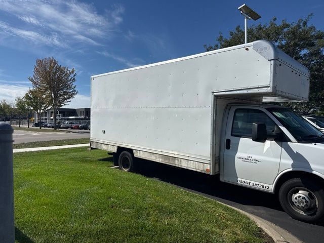 Used 2018 Chevrolet Express 3500 Extended w/ Driver Convenience Package RWD image 2