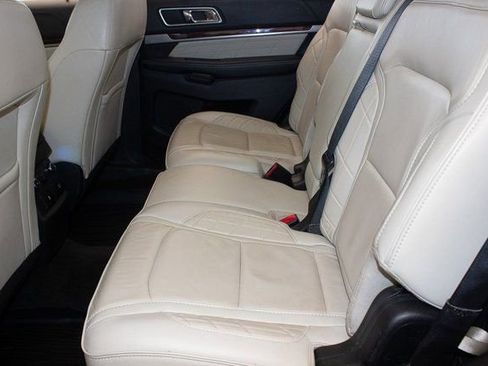 Used 2018 Ford Explorer Platinum image 19