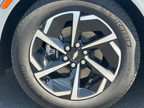 Used 2024 Chevrolet Equinox EV LT FWD image 40