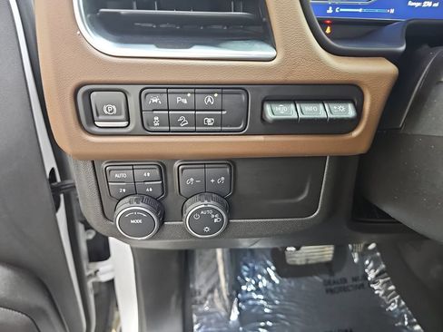 Used 2024 Chevrolet Tahoe High Country AWD/4WD image 33