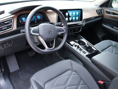 Certified 2025 Volkswagen Atlas SE image 10