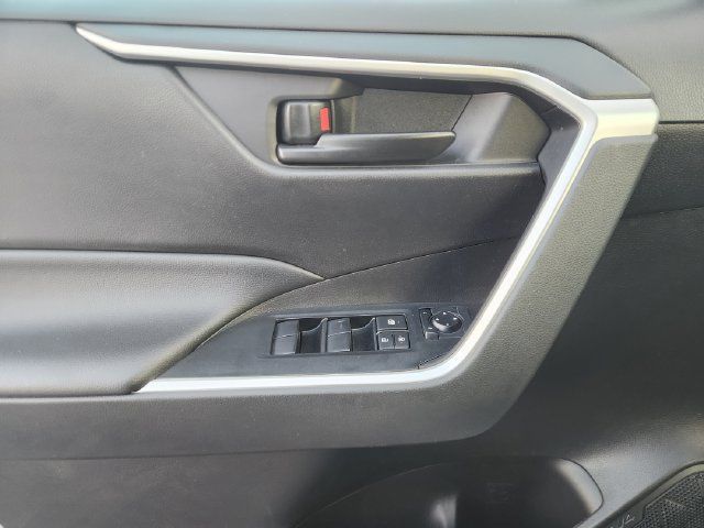 Certified 2025 Toyota RAV4 LE AWD/4WD image 19