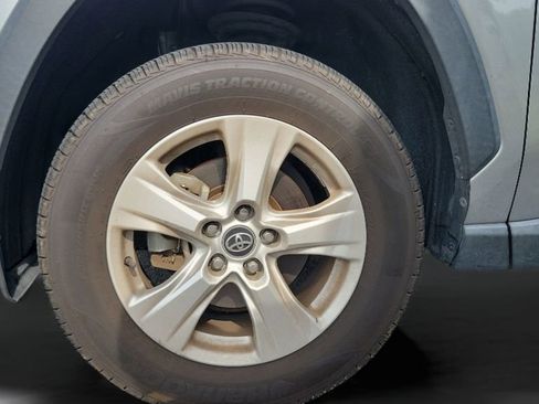 Certified 2020 Toyota RAV4 XLE FWD image 4