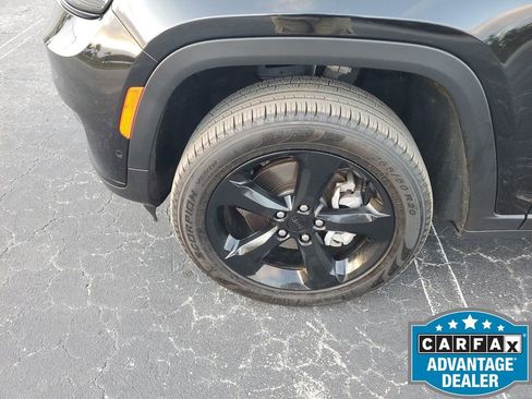 Used 2025 Jeep Grand Cherokee L Limited w/ Luxury Tech Group II image 19