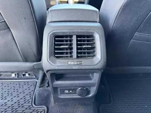 Used 2021 Volkswagen Tiguan SE w/ Panoramic Sunroof Package image 32