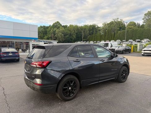 Used 2022 Chevrolet Equinox LS w/ LS Convenience Package AWD/4WD image 3
