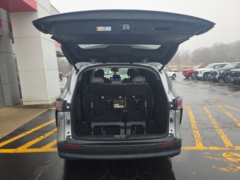 Used 2025 Toyota Sienna XLE image 6
