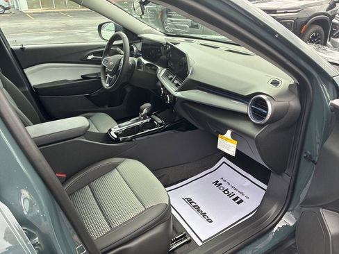 New 2026 Chevrolet Trax LT w/ LT Convenience Package FWD image 31
