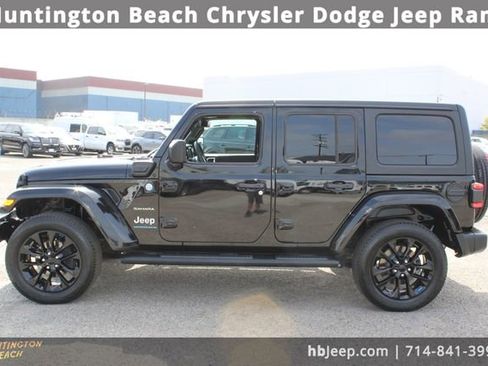 Used 2023 Jeep Wrangler Unlimited Sahara image 7