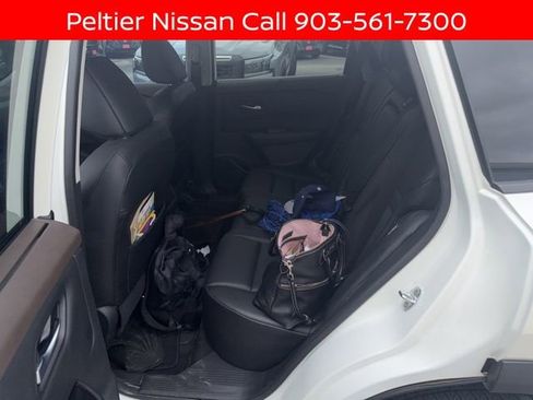 Used 2022 Nissan Rogue SV w/ SV Premium Package image 15