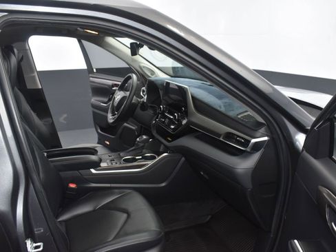 Used 2023 Toyota Highlander Limited image 17