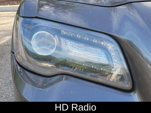 Used 2018 Chrysler 300 S w/ 300S Premium Group RWD image 7