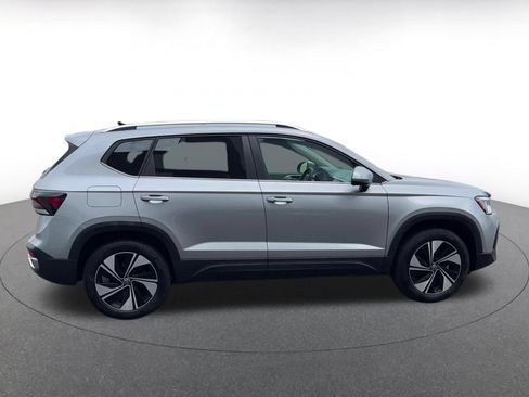 Used 2026 Volkswagen Taos SE AWD/4WD image 16
