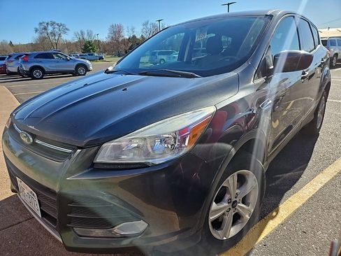 Used 2016 Ford Escape SE image 2