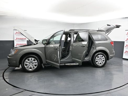 Used 2019 Dodge Journey SE image 46