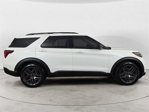 Certified 2025 Ford Explorer ST image 6